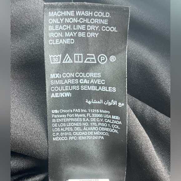 White House Black Market | Black Knot Halter Top |  sz M | Excellent Condition - Picture 5 of 6